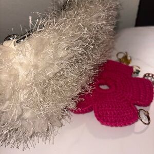 Cute n’ Chic White Textured Handbag